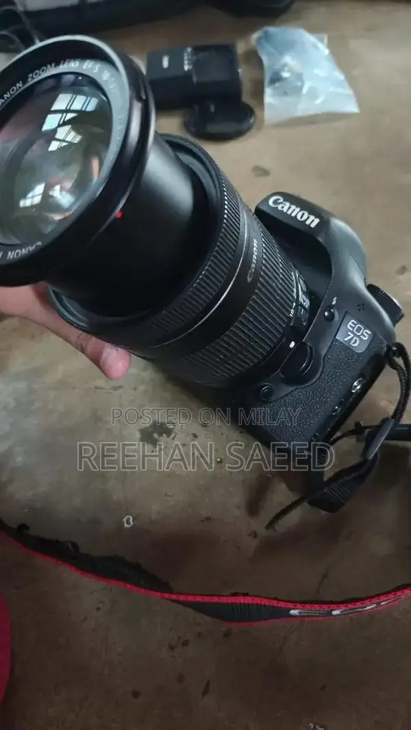 Canon EOS 7D DSLR Camera with 18-135mm Lens Kit