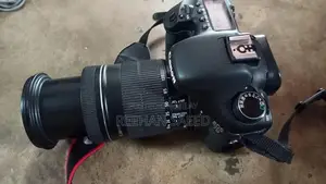 Canon EOS 7D DSLR Camera with 18-135mm Lens Kit