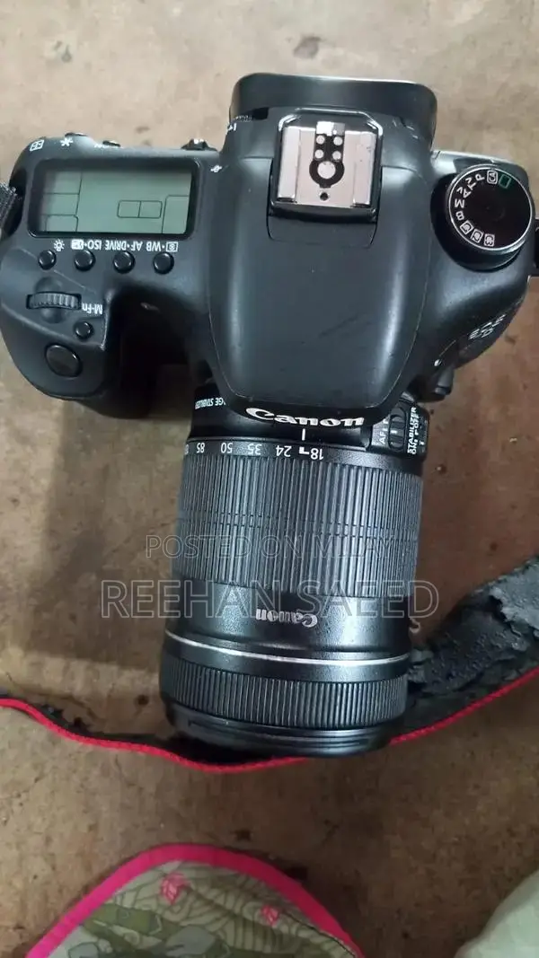 Canon EOS 7D DSLR Camera with 18-135mm Lens Kit