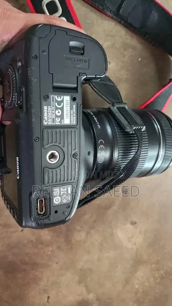 Canon EOS 7D DSLR Camera with 18-135mm Lens Kit