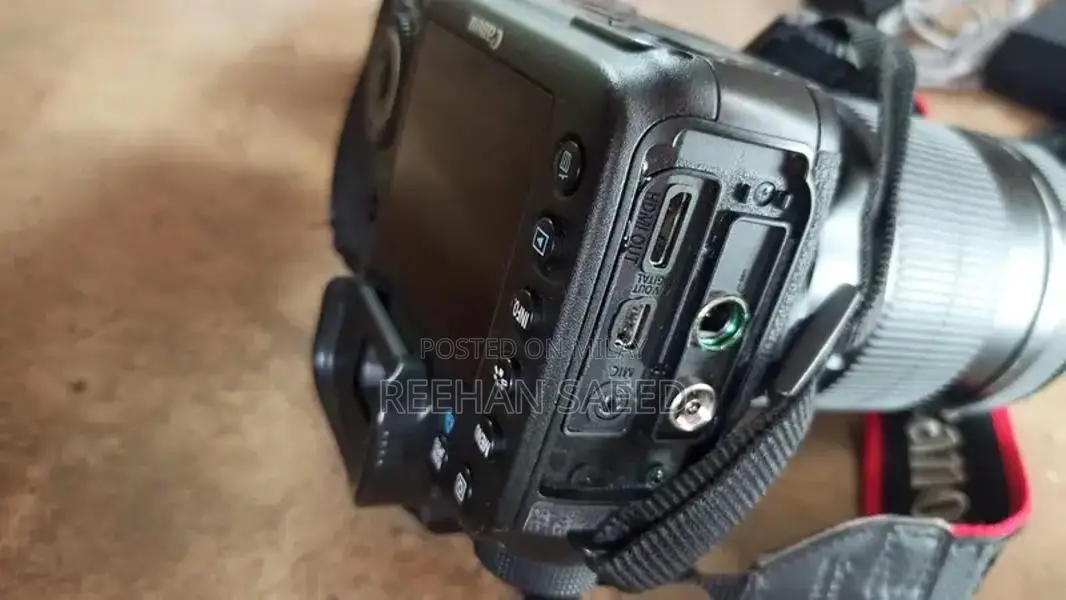 Canon EOS 7D DSLR Camera with 18-135mm Lens Kit