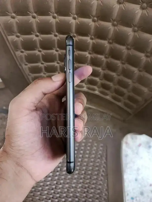 Apple iPhone 11 64GB Dual SIM Smartphone