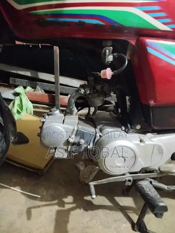 Honda CD 70 Motorcycle - 2017 Model Reliable Commuter Bike