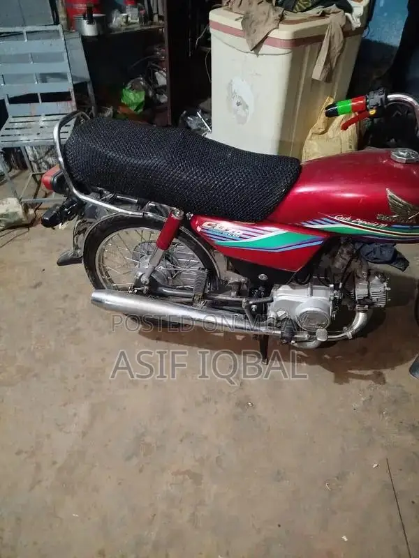Honda CD 70 Motorcycle - 2017 Model Reliable Commuter Bike