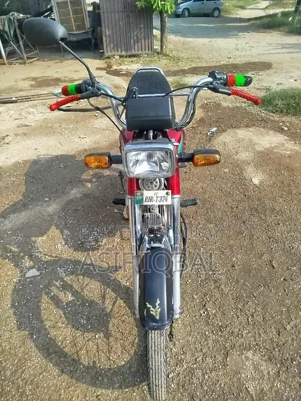 Honda CD 70 Motorcycle - 2017 Model Reliable Commuter Bike