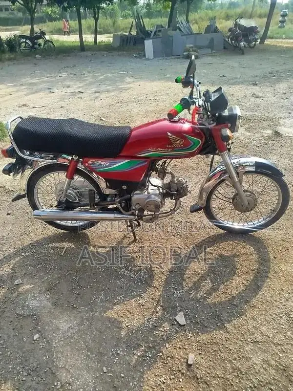 Honda CD 70 Motorcycle - 2017 Model Reliable Commuter Bike