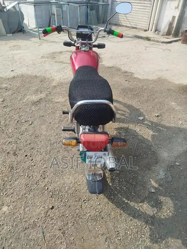 Honda CD 70 Motorcycle - 2017 Model Reliable Commuter Bike