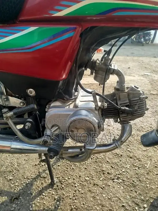 Honda CD 70 Motorcycle - 2017 Model Reliable Commuter Bike