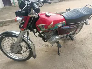 Honda CG 125 Motorcycle - Single Cylinder Lightweight Bike