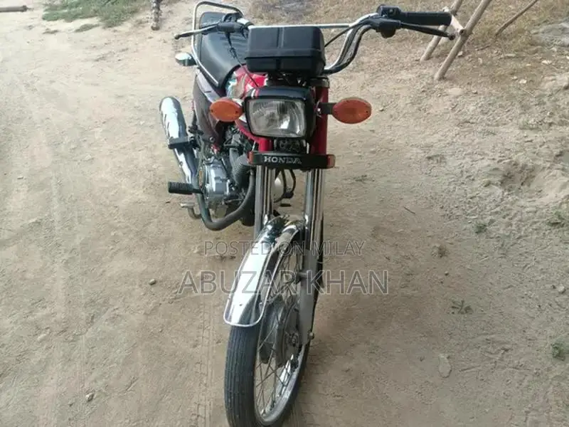 Honda CG 125 Motorcycle - Single Cylinder Lightweight Bike