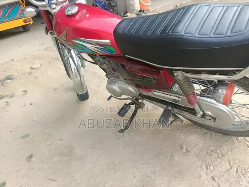 Honda CG 125 Motorcycle - Single Cylinder Lightweight Bike