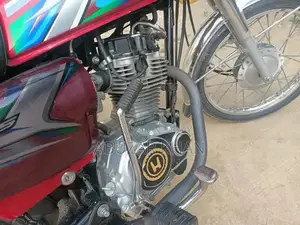 Honda CG 125 Motorcycle - Single Cylinder Lightweight Bike