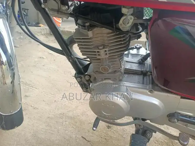 Honda CG 125 Motorcycle - Single Cylinder Lightweight Bike