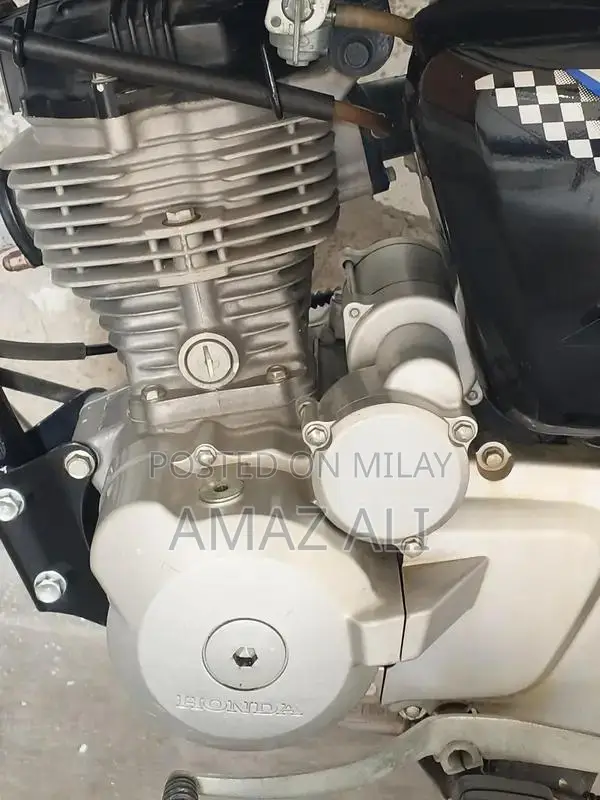 Honda 125 SE Motorcycle - 2024 Model Single Cylinder Bike