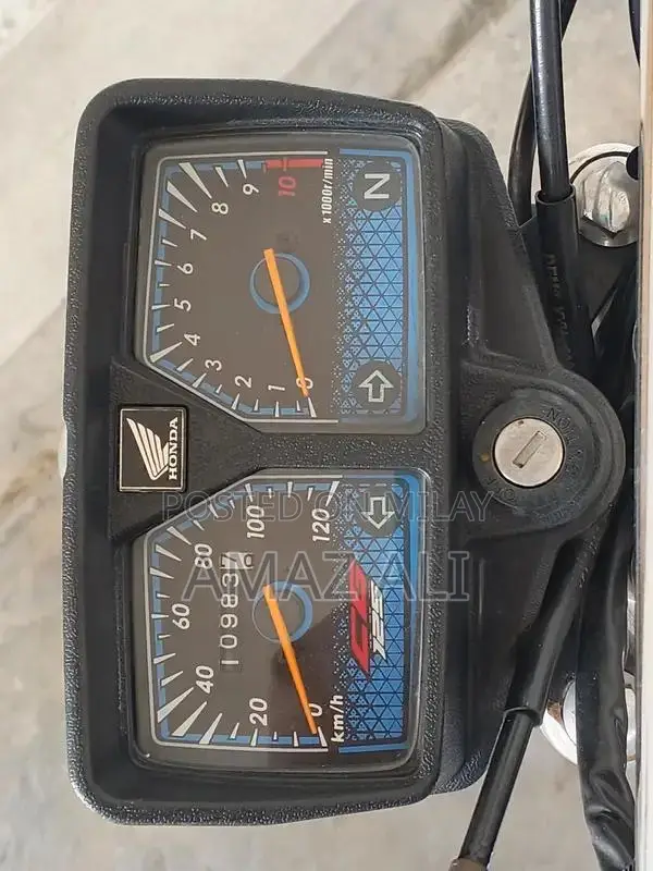 Honda 125 SE Motorcycle - 2024 Model Single Cylinder Bike