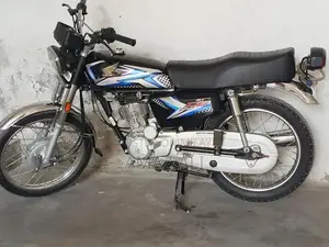 Honda 125 SE Motorcycle - 2024 Model Single Cylinder Bike