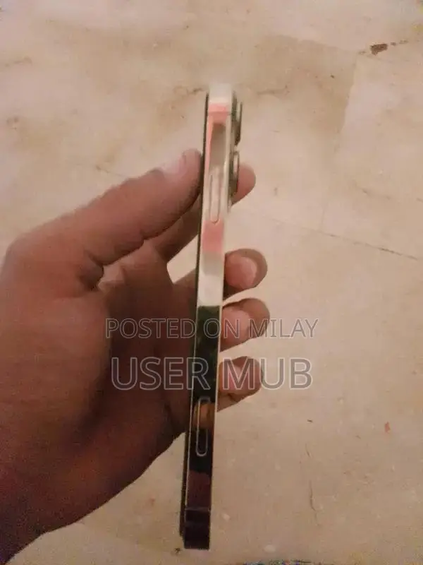 Apple iPhone XR - Pre-Owned Smartphone with High Performance