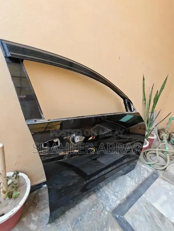 Honda Vezel Genuine Passenger Side Door in Pearl Black