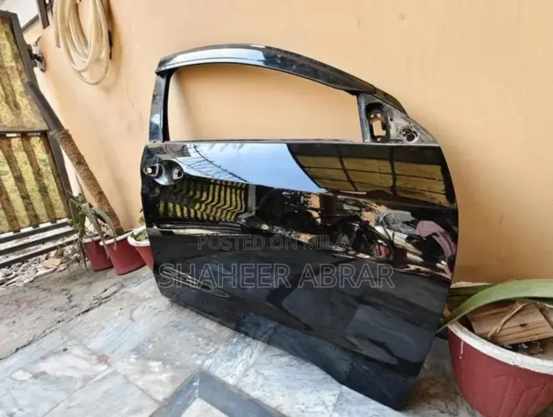 Honda Vezel Genuine Passenger Side Door in Pearl Black
