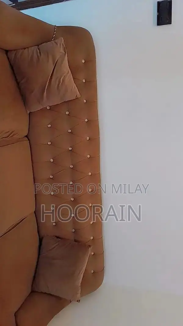 Comfortable 5-Seater Sofa in Excellent Condition