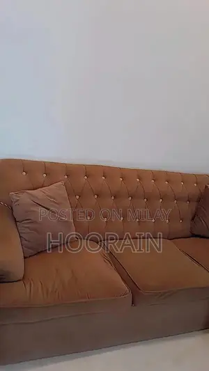Comfortable 5-Seater Sofa in Excellent Condition