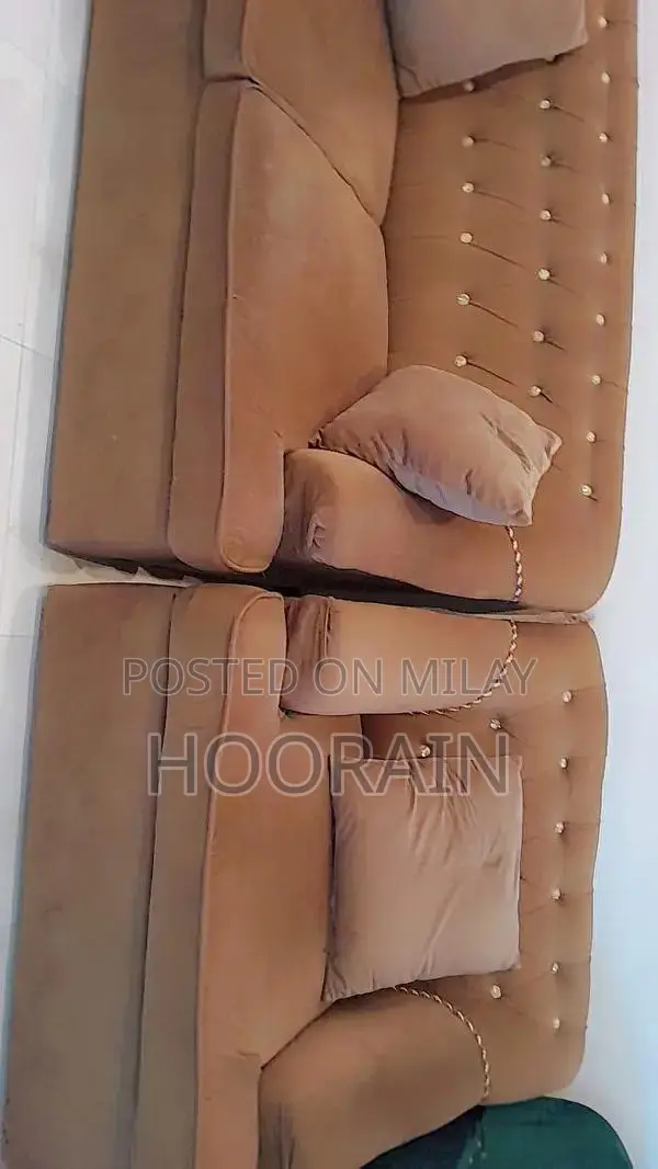 Comfortable 5-Seater Sofa in Excellent Condition