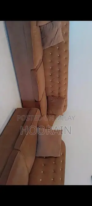 Comfortable 5-Seater Sofa in Excellent Condition