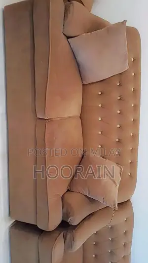 Comfortable 5-Seater Sofa in Excellent Condition