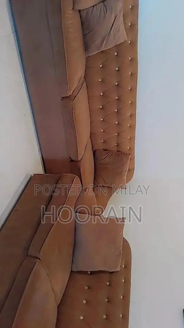 Comfortable 5-Seater Sofa in Excellent Condition