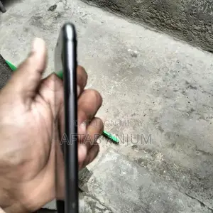 Apple Smartphone with Good Battery and Pristine Condition