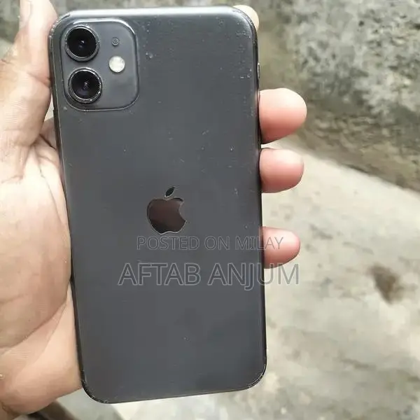 Apple Smartphone with Good Battery and Pristine Condition