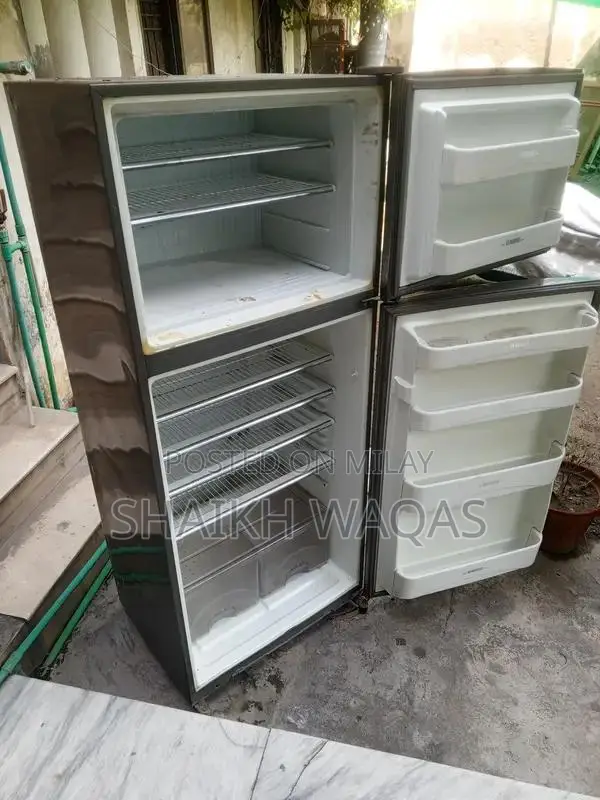 Large Capacity Refrigerator - Full Size 16 Cubic Feet