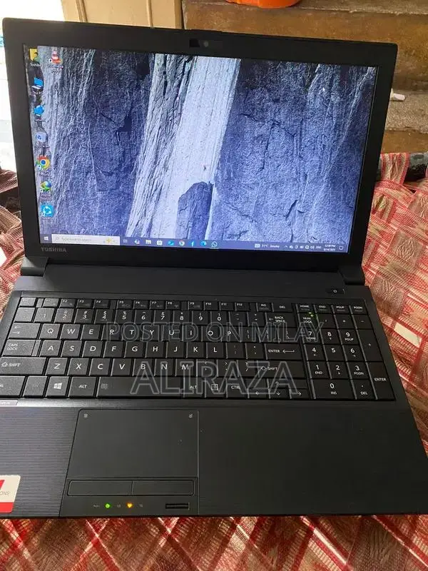 Toshiba Laptop - Sleek and Powerful Portable Computer