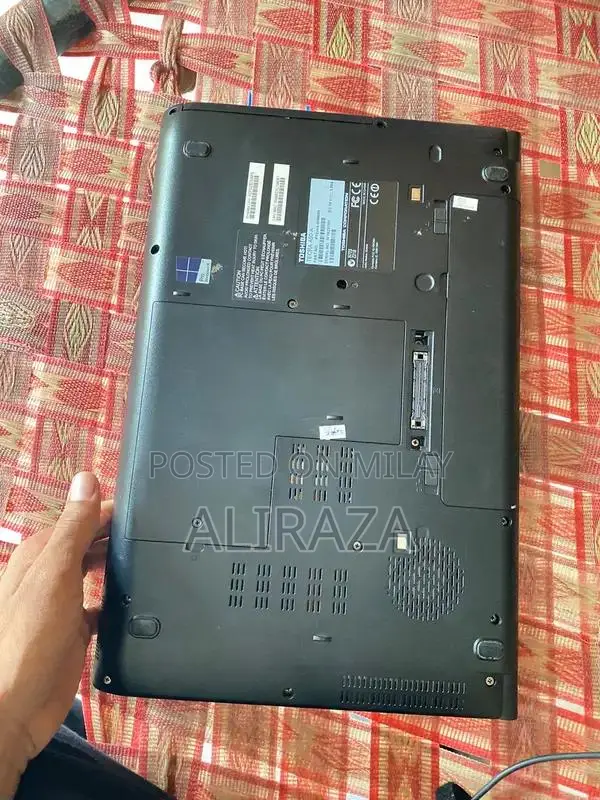 Toshiba Laptop - Sleek and Powerful Portable Computer