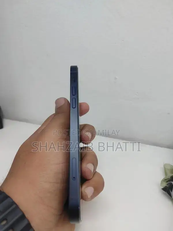 Apple iPhone 12 64GB Smartphone in Excellent Condition