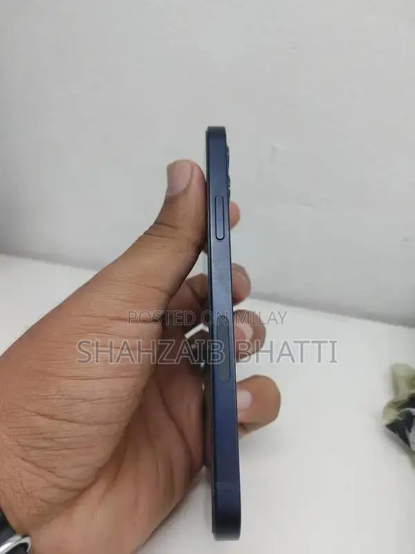 Apple iPhone 12 64GB Smartphone in Excellent Condition