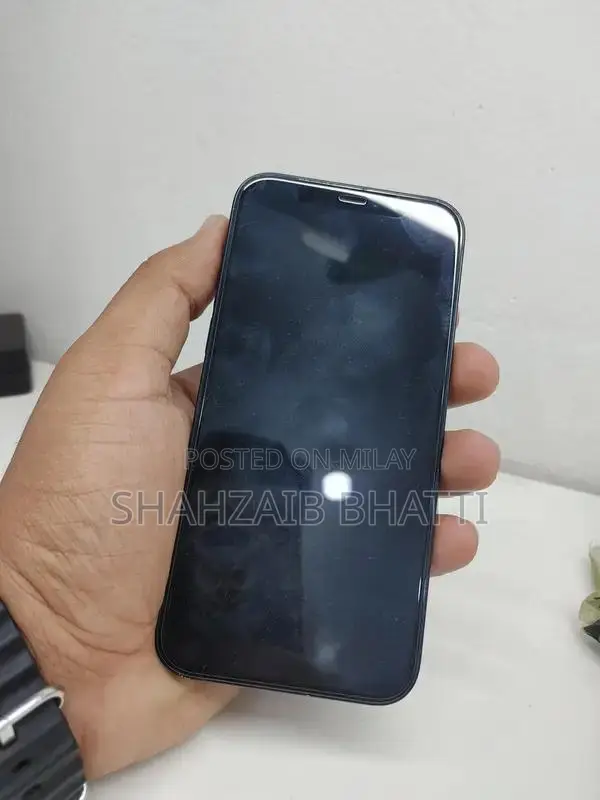 Apple iPhone 12 64GB Smartphone in Excellent Condition