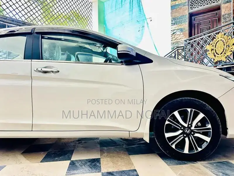 Honda City Aspire 1.5 Sedan - Premium Full Option Compact Car