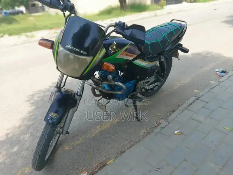 Honda Japanese Speed Motorcycle - Powerful Performance Bike