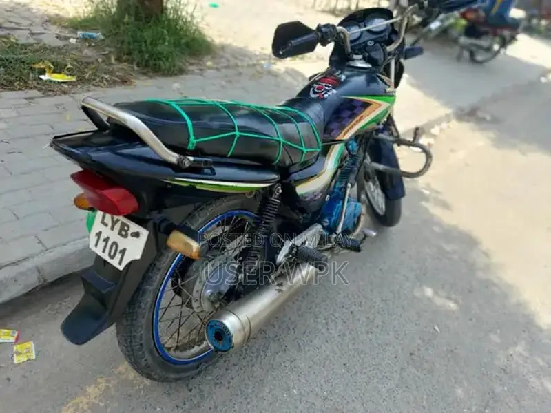 Honda Japanese Speed Motorcycle - Powerful Performance Bike