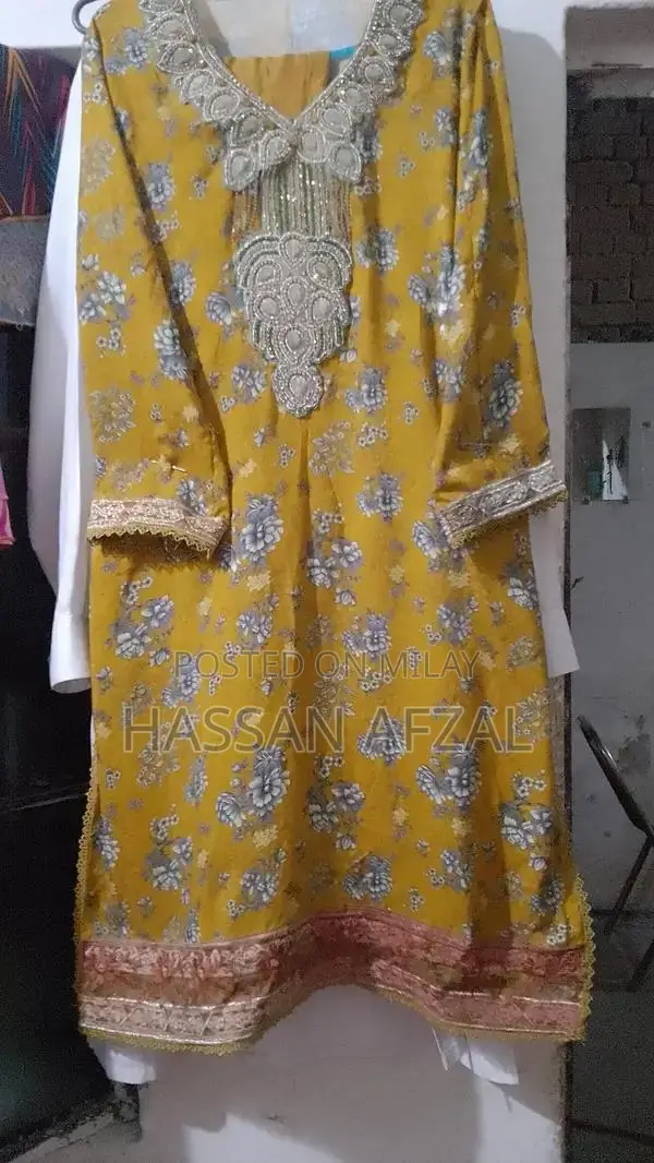 Elegant Linen 2-Piece Suit with Embroidered Neckline