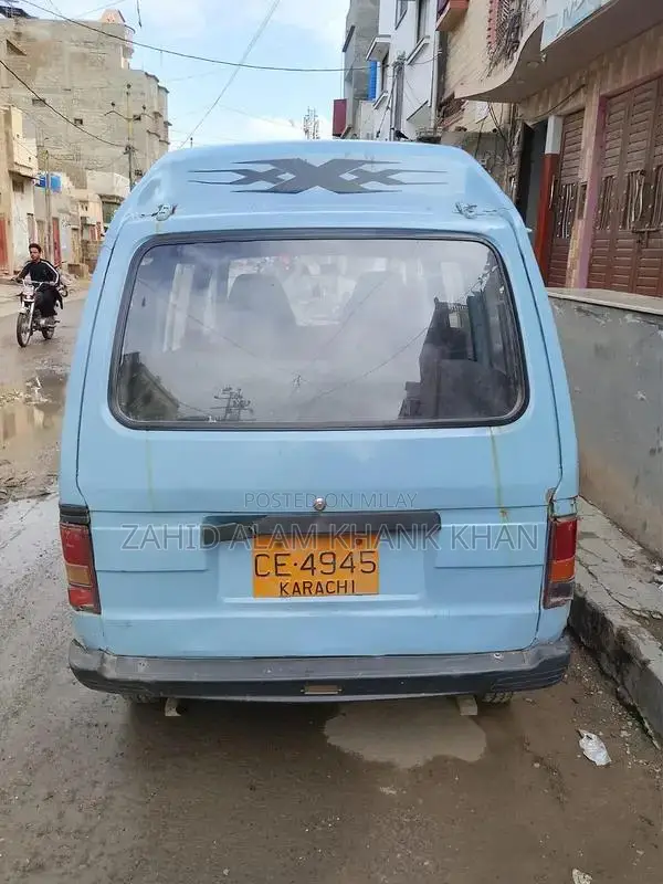 Hairoof 1987 Model Sedan - Reliable Vehicle