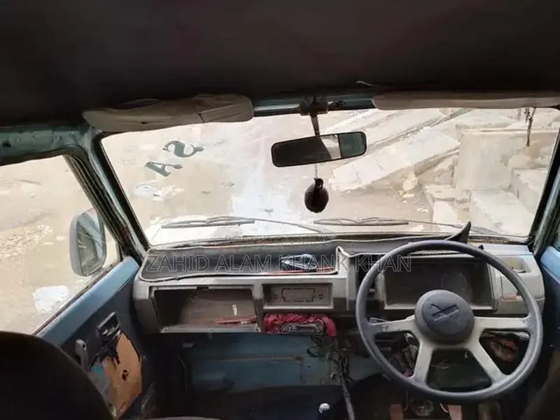 Hairoof 1987 Model Sedan - Reliable Vehicle