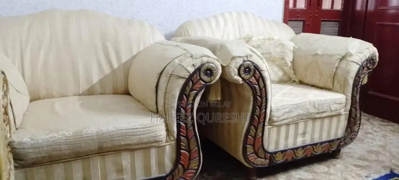 Comfortable Sofa Set in Good Condition