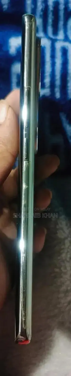 Vivo V40E Smartphone with Minimal Front Screen Scratches