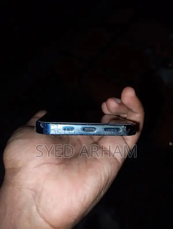 Apple iPhone 13 256GB Smartphone with 80% Battery Health