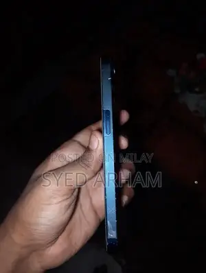 Apple iPhone 13 256GB Smartphone with 80% Battery Health