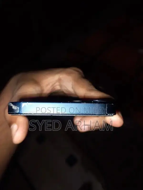 Apple iPhone 13 256GB Smartphone with 80% Battery Health