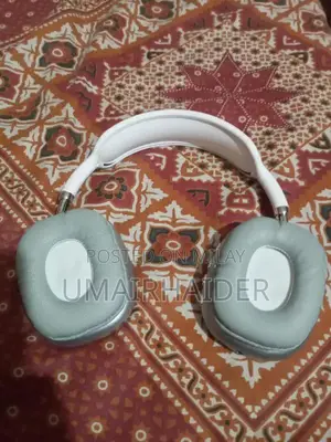 Photo - P9 Noise-Cancelling Over-Ear Headphones in Pristine Condition