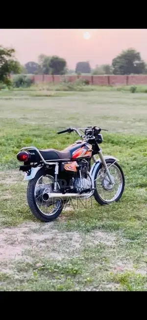 Photo - Honda 125 Motorcycle - 2021 Model in Excellent Condition